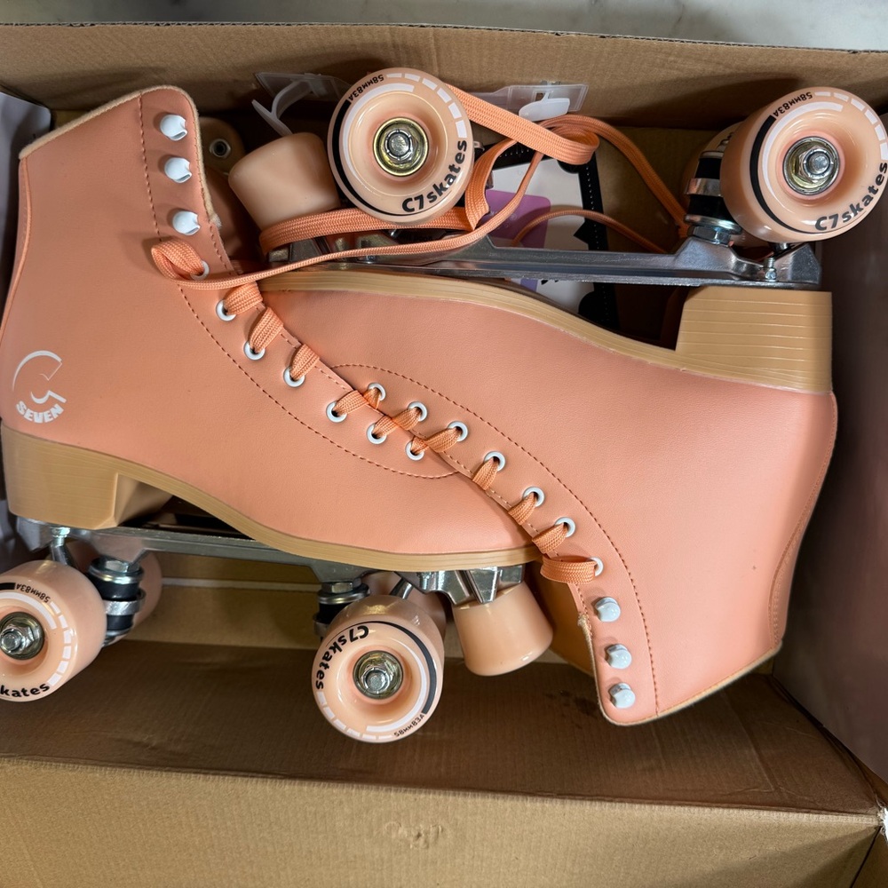 Seven7 Women's Coral Roller Skates size 9 -Never used